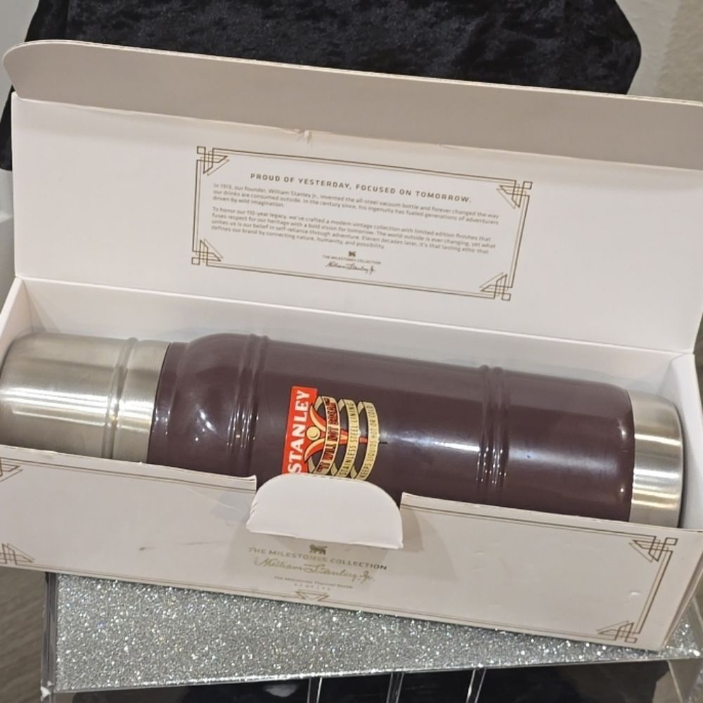 Stanley Milestone Thermal Bottle 1.1 QT.- 1940 Garnet Gloss - Picture 12 of 12